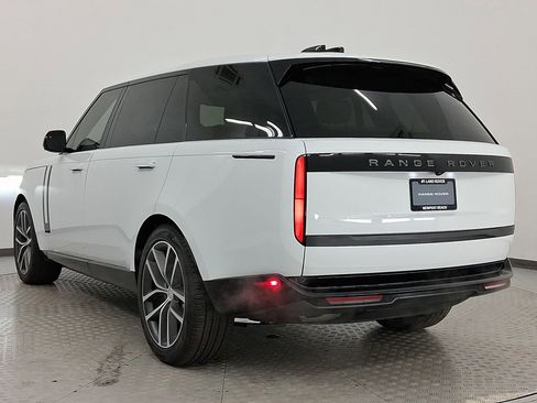 New 2025 Land Rover Range Rover Long Wheelbase SE image 3