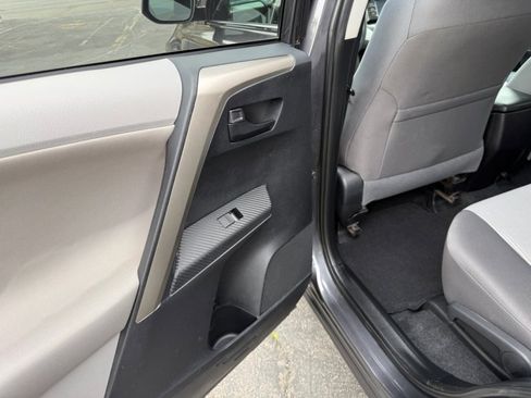Used 2013 Toyota RAV4 LE image 18