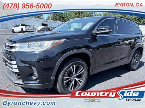 Used 2019 Toyota Highlander LE FWD image 1