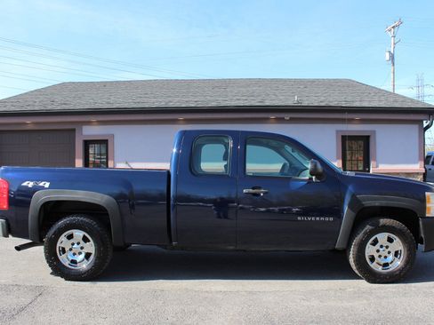 Used 2010 Chevrolet Silverado 1500 W/T AWD/4WD image 3
