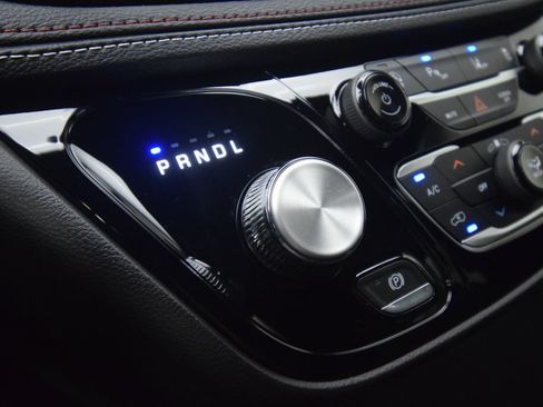 New 2027 Chrysler Pacifica Select AWD/4WD image 21