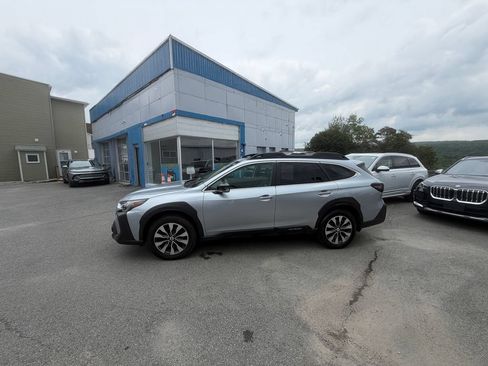 Used 2024 Subaru Outback Limited XT AWD/4WD image 2