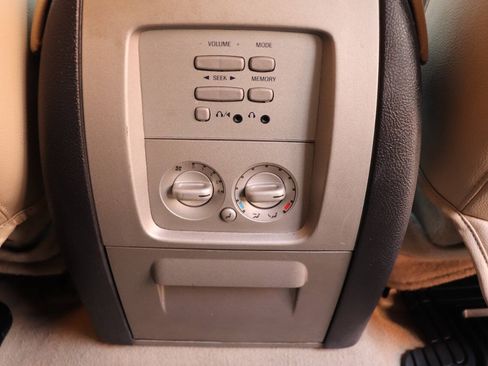 Used 2006 Lincoln Navigator Luxury RWD image 37