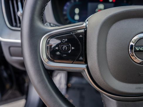 Used 2025 Volvo XC60 B5 Plus image 6