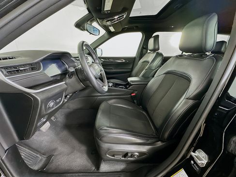 Used 2021 Jeep Grand Cherokee L Laredo image 13