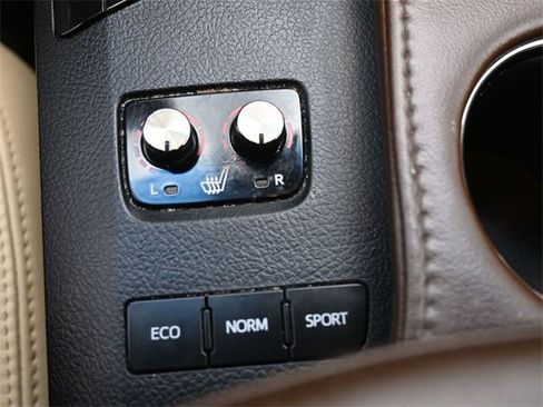 Used 2015 Toyota Avalon XLE image 9