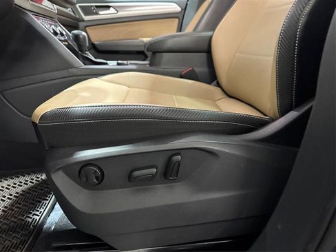 Used 2022 Volkswagen Atlas Cross Sport SE image 17