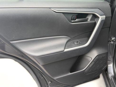 Used 2025 Toyota RAV4 LE AWD/4WD image 27