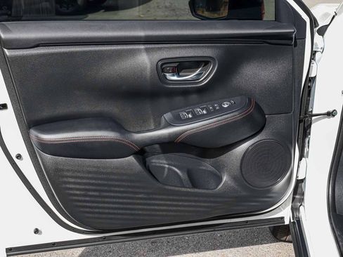 Used 2025 Honda HR-V Sport image 11