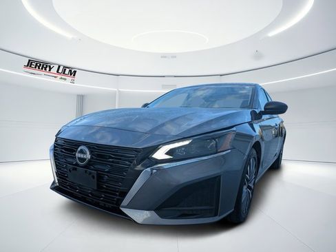 Used 2024 Nissan Altima 2.5 SV image 6