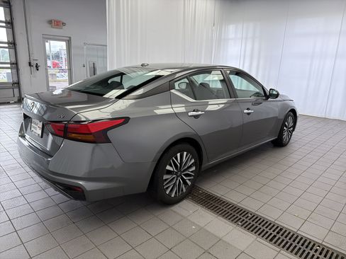 Used 2024 Nissan Altima 2.5 SV FWD image 4