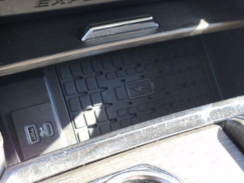 Used 2023 Ford Expedition Limited image 34