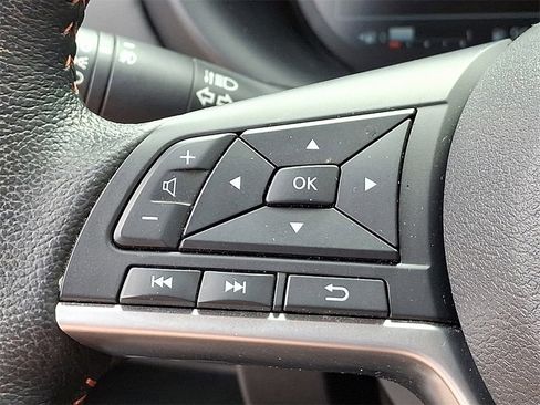 Used 2023 Nissan Kicks SR image 21
