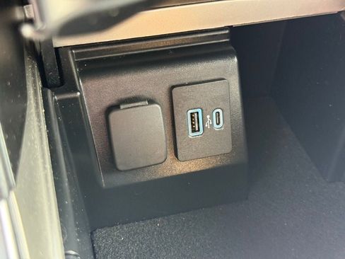 Certified 2023 Ford Explorer XLT w/ Equipment Group 202A image 35