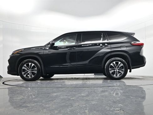 Used 2022 Toyota Highlander XLE image 44