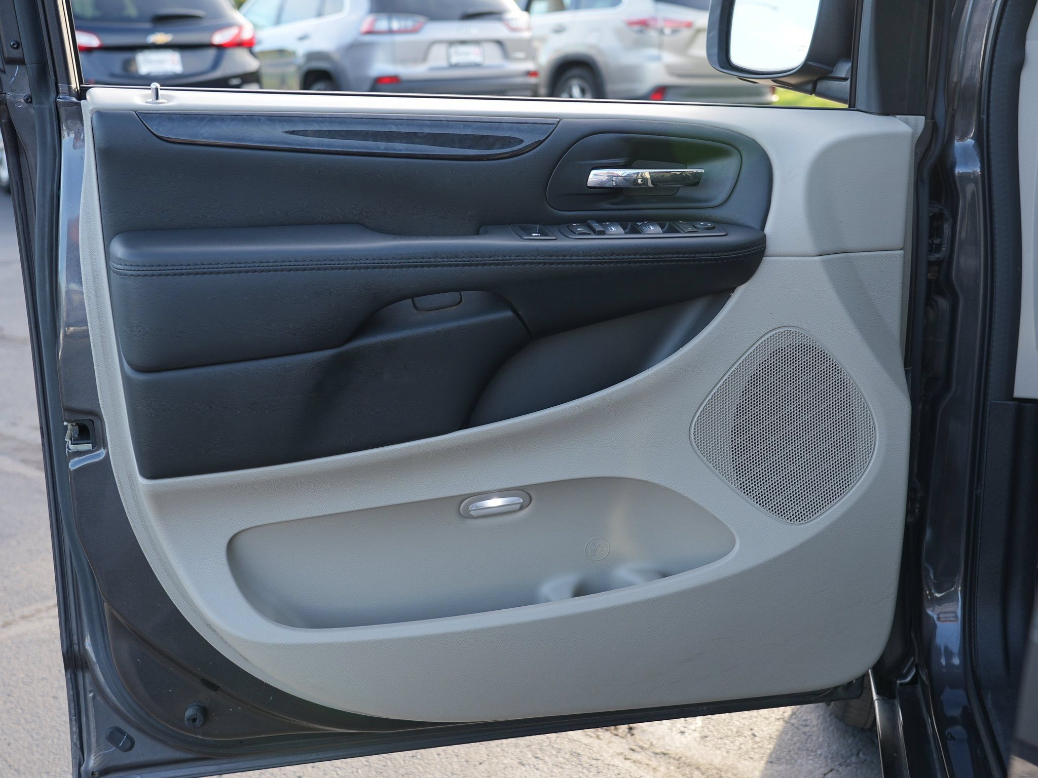 Used 2018 Dodge Grand Caravan SE w/ UConnect Hands-Free Group FWD image 15