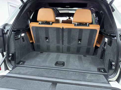 Used 2021 BMW X7 xDrive40i w/ M Sport Package AWD/4WD image 38