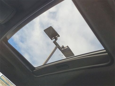 Used 2019 Dodge Challenger SXT w/ Blacktop Package image 20