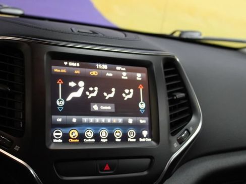 Used 2022 Jeep Cherokee Latitude Lux w/ Sun & Sound Group AWD/4WD image 19