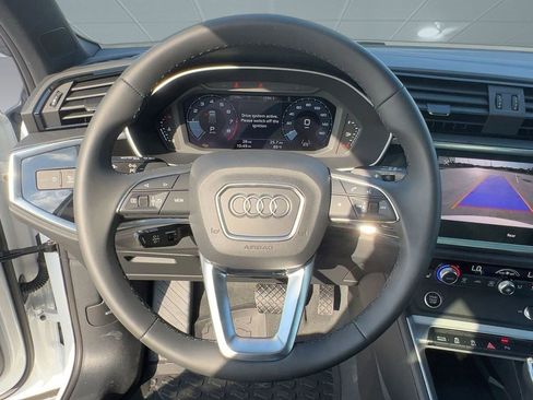 New 2025 Audi Q3 2.0T Premium image 17
