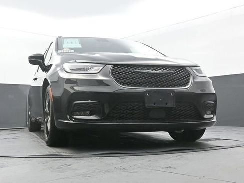 Used 2025 Chrysler Pacifica Limited image 59