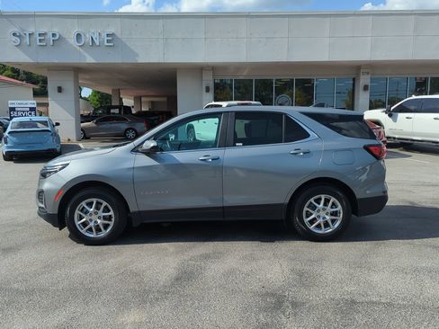 Used 2024 Chevrolet Equinox LT AWD/4WD image 3