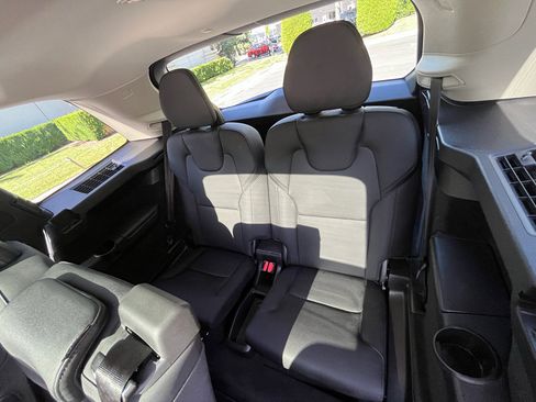 Used 2025 Volvo XC90 B6 Plus AWD/4WD image 37
