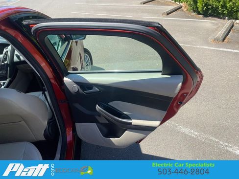 Used 2018 Ford Focus Electric Hatchback FWD image 40