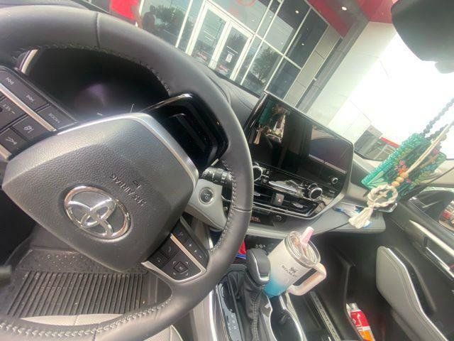 Certified 2026 Toyota Highlander Limited AWD/4WD image 15