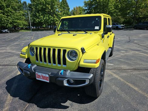 Used 2023 Jeep Wrangler Unlimited Sahara w/ Cold Weather Group AWD/4WD image 2