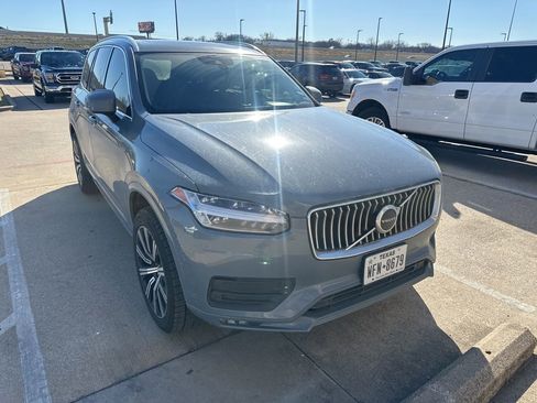 Used 2020 Volvo XC90 T5 Momentum image 3