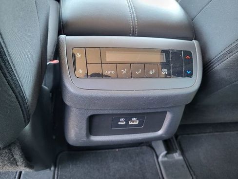 Used 2025 Nissan Pathfinder SV FWD image 17