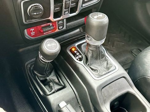 Used 2024 Jeep Wrangler Unlimited Rubicon AWD/4WD image 17