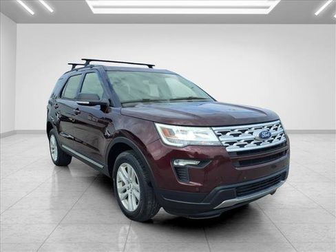 Used 2019 Ford Explorer XLT AWD/4WD image 2