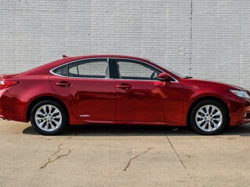 Used 2014 Lexus ES 300h w/ Luxury Package w/Bamboo Trim FWD image 7