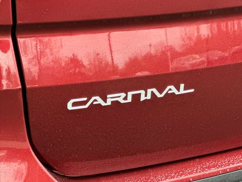 Used 2024 Kia Carnival LX image 27