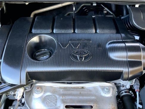 Used 2013 Toyota Venza LE w/ LE Convenience Pkg FWD image 32