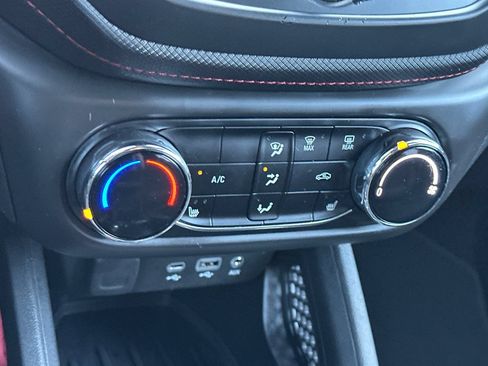 Used 2023 Chevrolet TrailBlazer RS AWD/4WD image 21