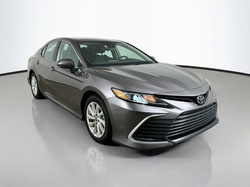 Used 2021 Toyota Camry LE FWD image 3