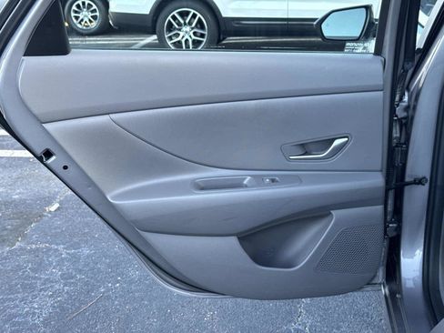 Used 2024 Hyundai Elantra SE image 11