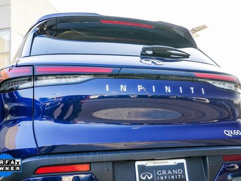 Certified 2025 INFINITI QX60 Luxe image 11