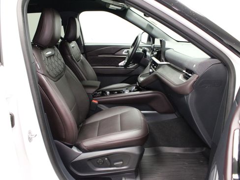 Used 2025 Ford Explorer Platinum w/ Ultimate Package AWD/4WD image 15
