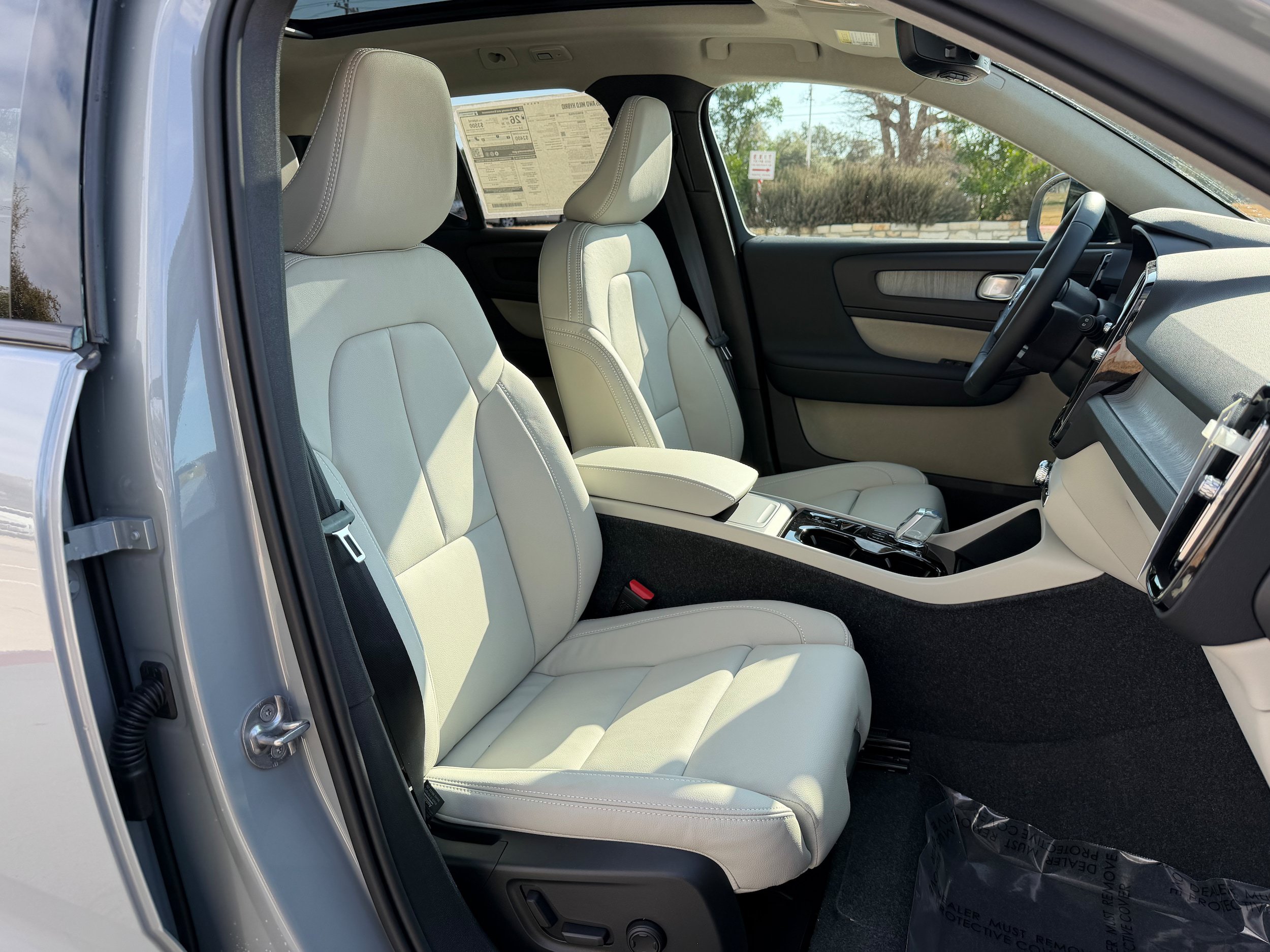 New 2026 Volvo XC40 B5 Plus w/ Protection Package Premier AWD/4WD image 8