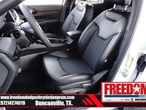 New 2026 Jeep Compass Latitude image 13