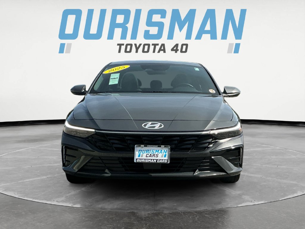 Used 2025 Hyundai Elantra Limited FWD image 2