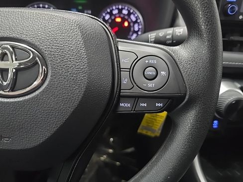 Used 2021 Toyota RAV4 LE AWD/4WD image 22