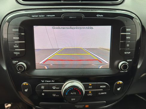Used 2018 Kia Soul ! w/ Tech Package FWD image 23
