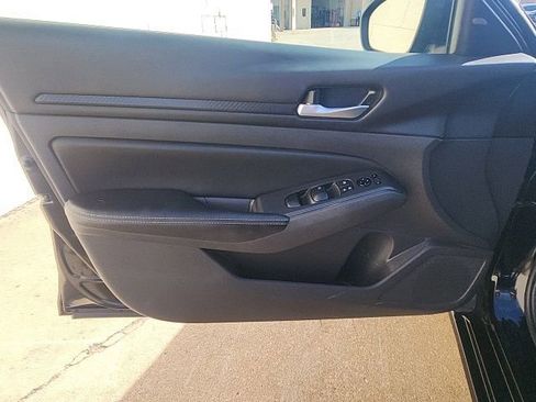 Used 2025 Nissan Altima 2.5 SV image 21