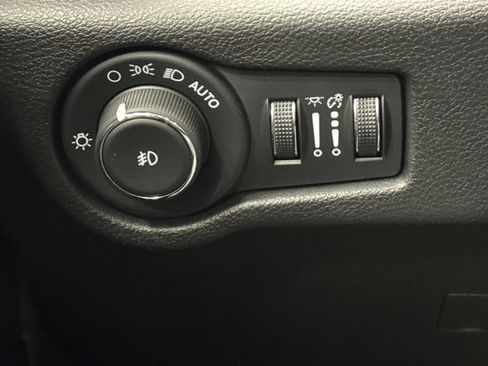Used 2024 Chrysler Pacifica Limited FWD image 24