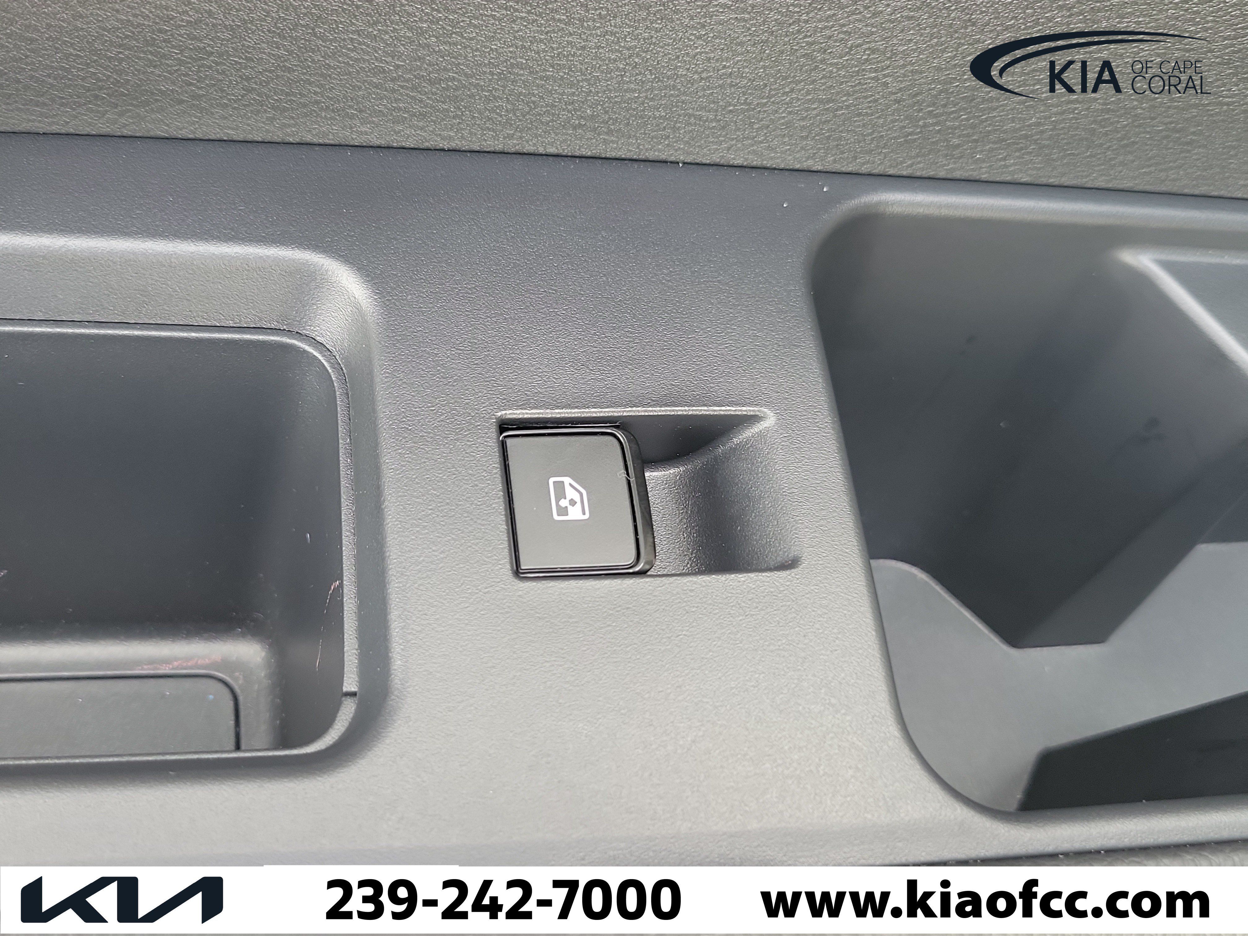 Used 2025 Nissan Pathfinder SL w/ Black Appearance Package FWD image 17
